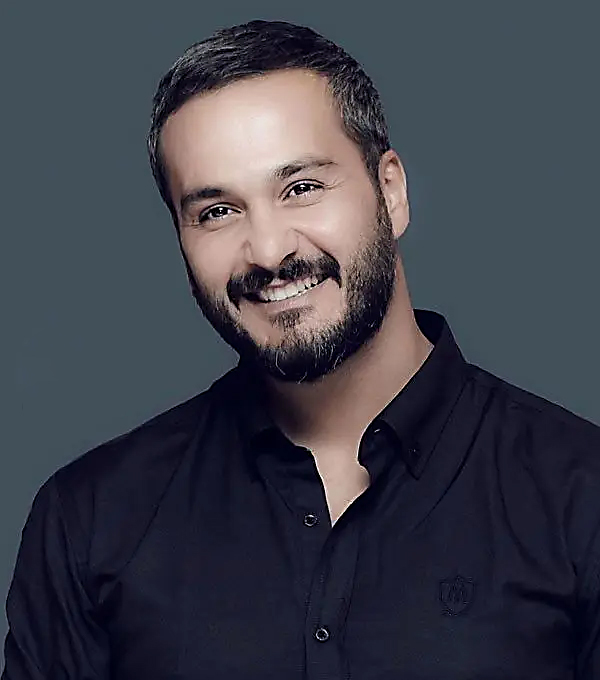 تصویر پسری با اعتماد به نفس